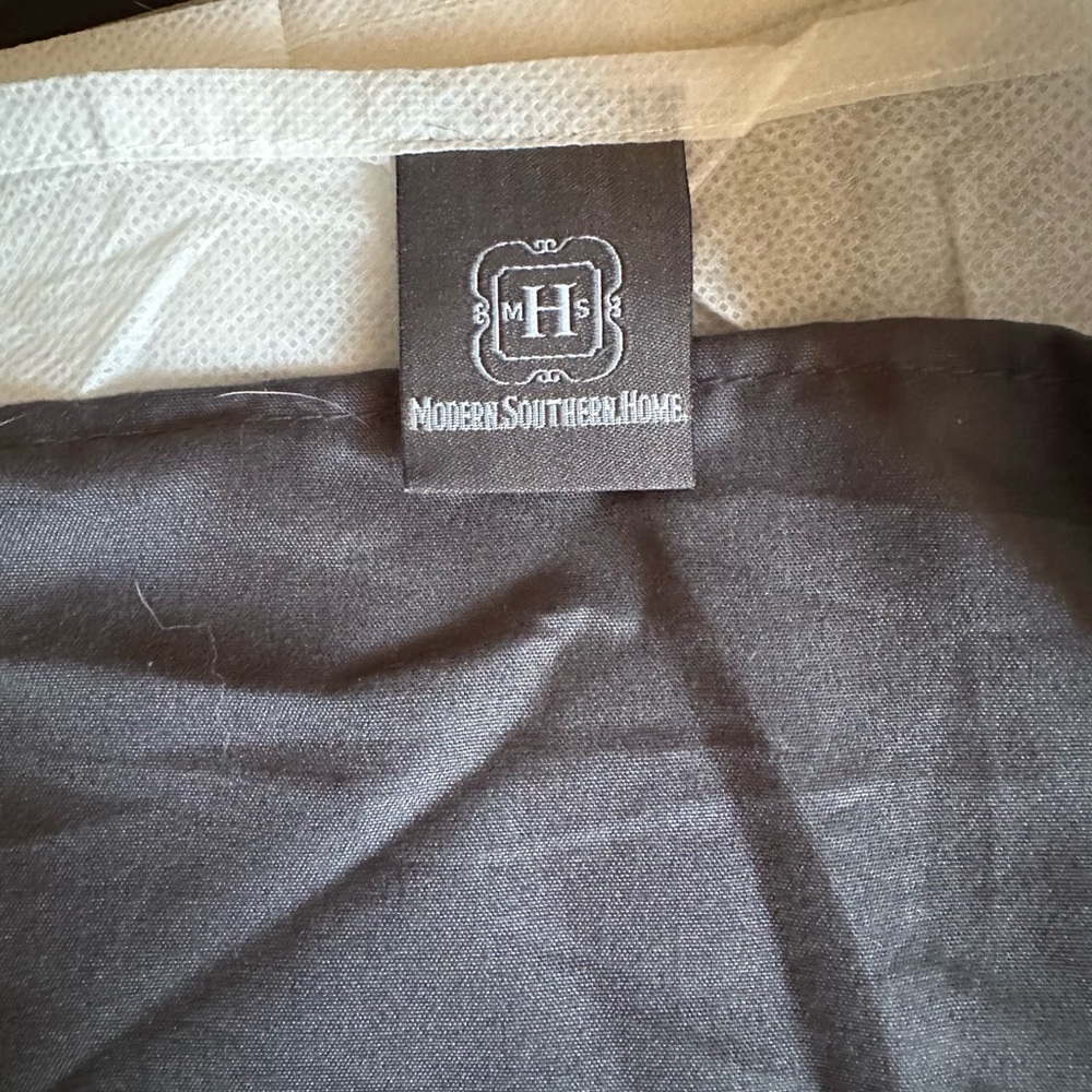 Modern Southern Home King Bed Skirt – Gray